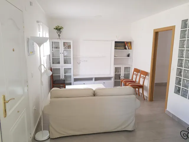 SE ALQUILA APARTAMENTO SUPER COQUETO CON PATIO - foto 4