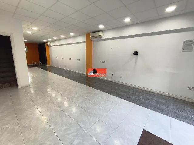 SE VENDE O SE ALQUILA LOCAL COMERCIAL CON ENTREPLANTA CERCA  - foto 2