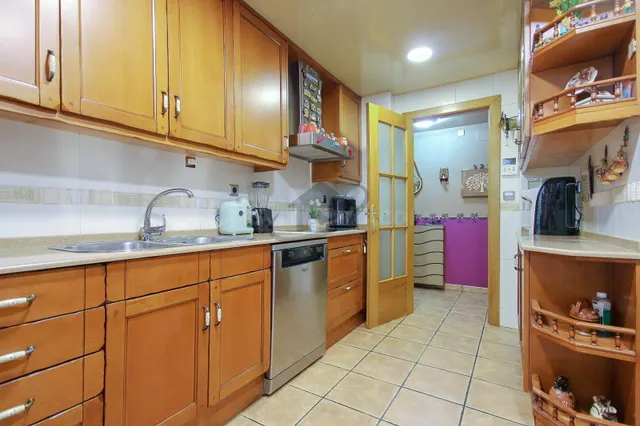 VIVIENDA EN FINCA SEMINUEVA CON PISCINA. AMPLIO BALCÓN Y VIS - foto 4