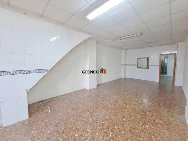 LOCAL COMERCIAL EN ALQUILER BIEN SITUADO EN LA ALAMEDA — 3