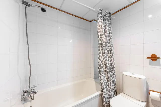 ¡Vive el Centro sin ruido! 180m2 construidos, 4 dormitorios, patio, garaje y trastero en calle Inocentes — 23