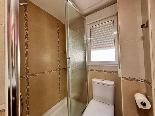 Apartamento en primera línea de playa de Gandia en residencial con piscina comunitaria, garaje y trastero. — 32