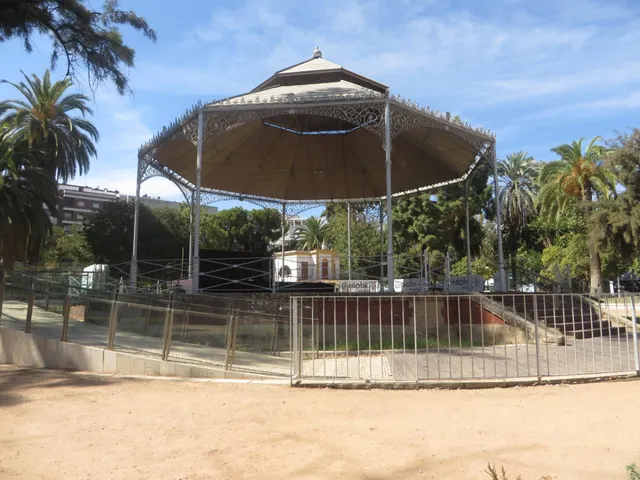 Local comercial, en Ciudad Jardín, con licencia de apertura de taller de motos. — 15