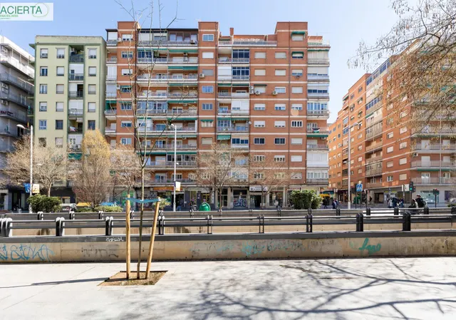 JUNTO GLORIETA DE ARABIAL — 16