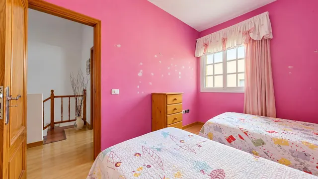 Vivienda unifamiliar de 194 m2 con patio privado y amplio garaje en Guayonje, Tacoronte — 18