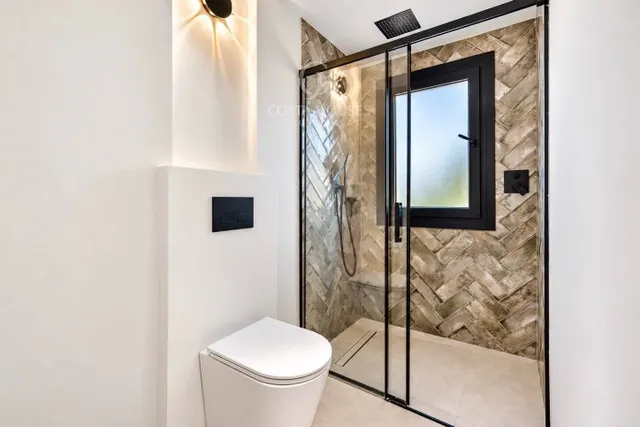 Villa arbela · luz, vida exterior y vistas abiertas al montgo en javea — 16