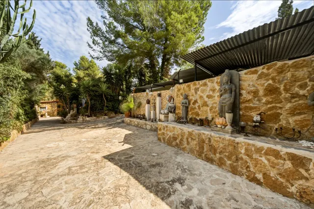 Casa con piscina y gran privacidad en parcela de 1.000 m2 — 33