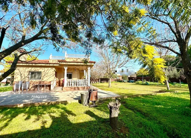 Bonita casa con piscina en Ctra Palma del Río a 5 minutos de