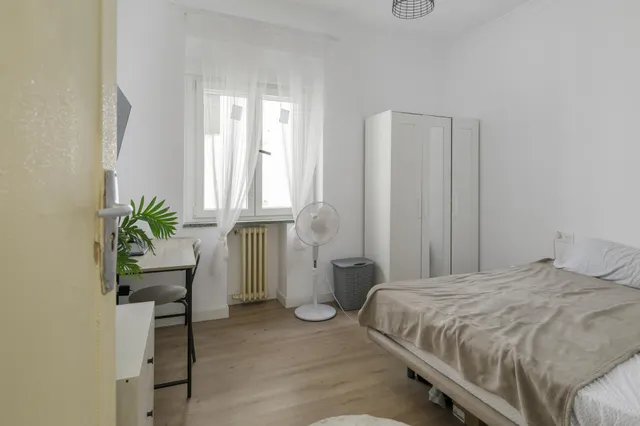 ✨ EXCLUSIVO PISO DE 253 m2 EN GRANADA CENTRO – 2.800 €/MES DE RENTABILIDAD — 15