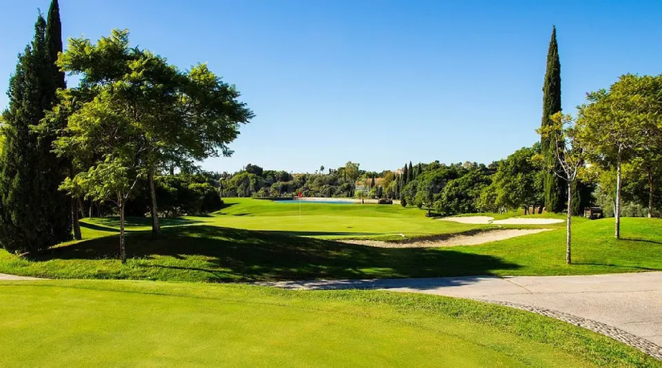 Terreno exclusivo Costa del Sol con vistas al mar y golf en Benahavís