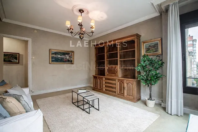 Piso en venta en Gros: luz, ubicación para tu nuevo hogar. - foto 3