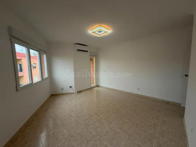 ¡PISO TOTALMENTE REFORMADO, MUY LUMINOSO Y TODO EXTERIOR! - foto 3