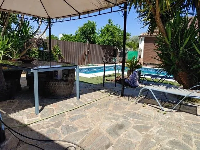 ZONA HIGUERON - 2 CASAS y PISCINA en una Parcela de 1.500 m2 - foto 4
