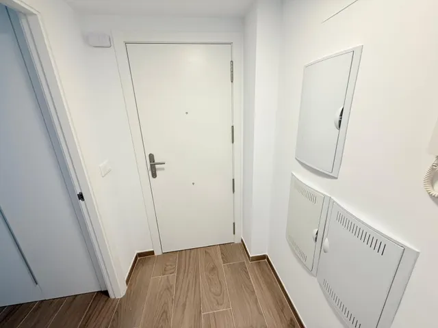 Luminoso apartamento semi-nuevo con terraza, piscina y parking — 14