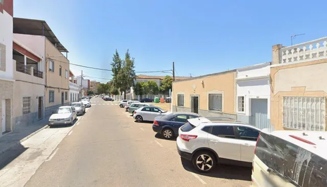 ADOSADO EN VENTA EN BADAJOZ. Activo inmobiliario SIN POSESIÓ