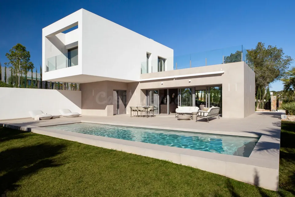 Villa de lujo en urbanización Las Colinas.