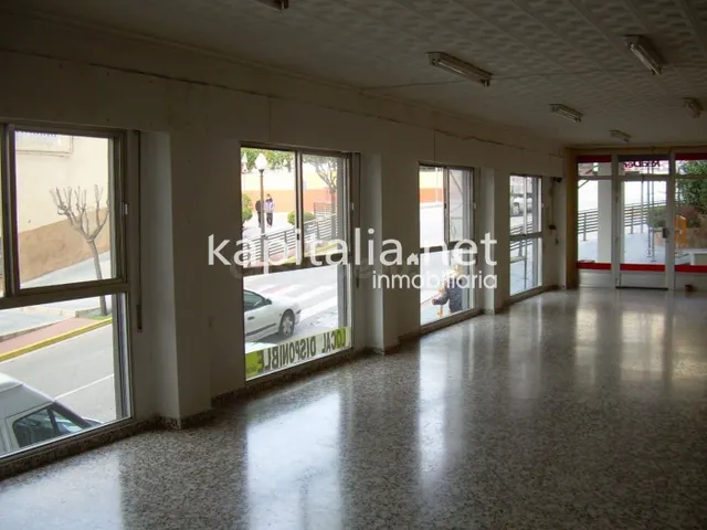 Excelente local comercial a la venta en Bocairent — 2