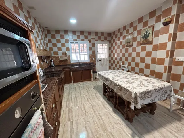 VIVIENDA INDEPENDIENTE CON TERRENO — 24
