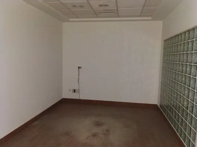 AVDA . ALICANTE  LOCAL DE 860 M2 — 10