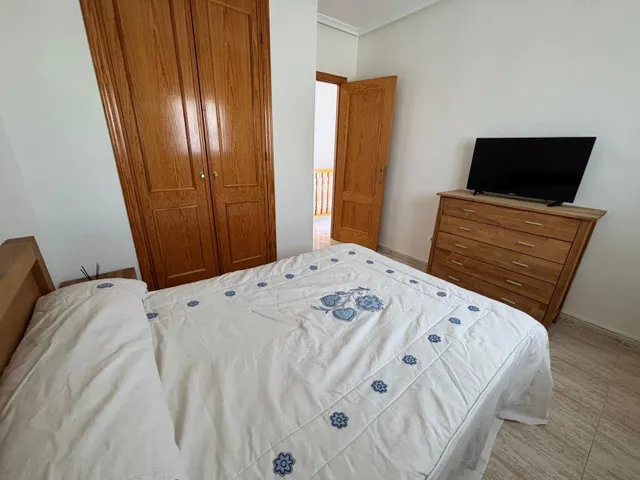 Elegante Dúplex Vacacional con Piscina y Terraza — 18