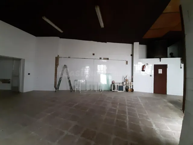 Buen local con salida de humos en Casar de Cáceres