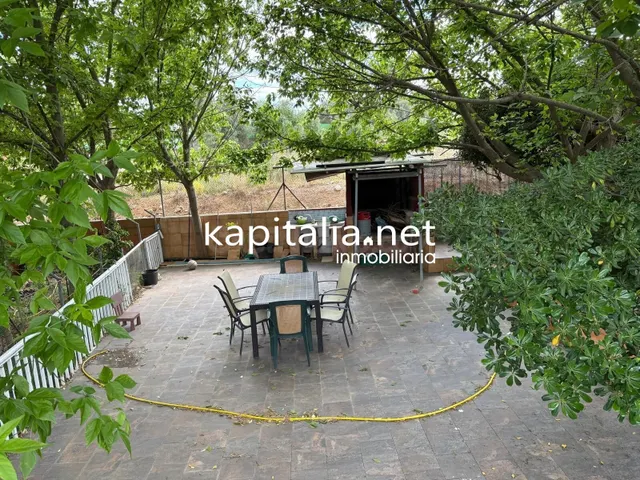 ESTUPENDO CHALET A LA VENTA CON LUZ Y PISCINA A TAN SOLO 5 M - foto 2