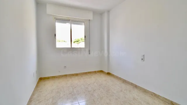 Piso reformado de 3 dormitorios con piscina en Aguadulce Norte — 36