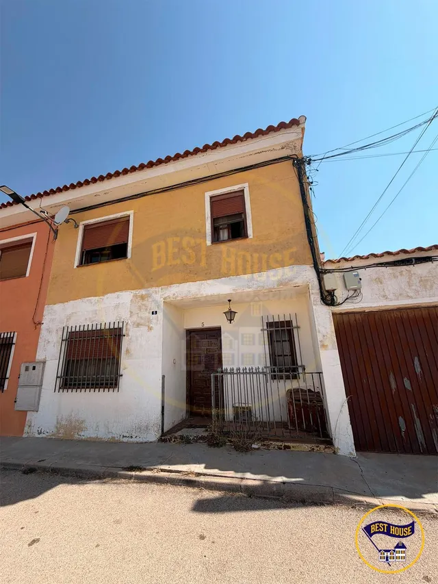 CASA ADOSADA EN VENTA EN VALERA DE ABAJO