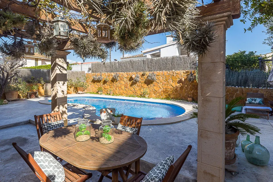 UNIFAMILIAR DE 5 habitaciones CON PISCINA EN SON FERRER (2 viviendas)