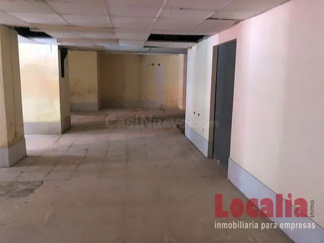 Amplio local comercial en Torrelavega, Cantabria. — 3