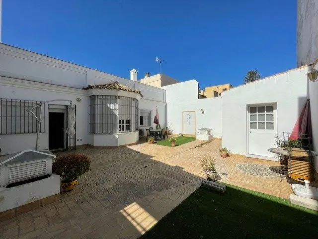 CASA EN EL CENTRO DE SANLUCAR — 2