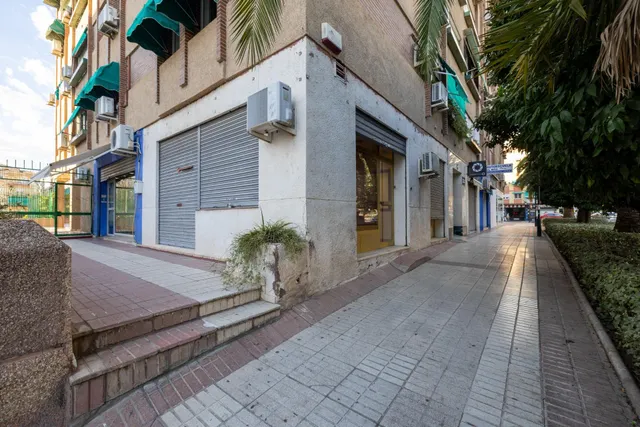 Local de 50 m2 cerca del centro de Granada con posibilidad de cambio de uso a vivienda — 8