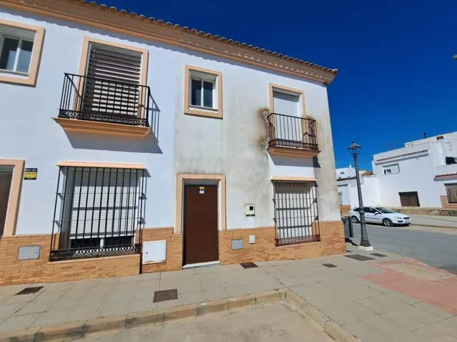 Venta de Casa Adosada en Bonares, Huelva. — 2