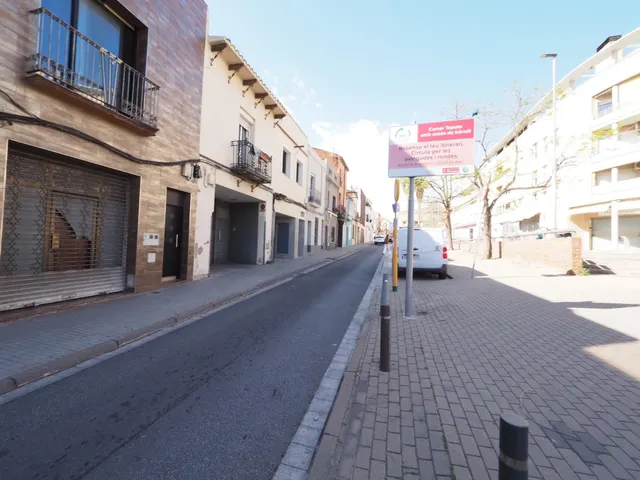 SE VENDE LOCAL COMERCIAL EN TERRASSA, ZONA CENTRO — 2
