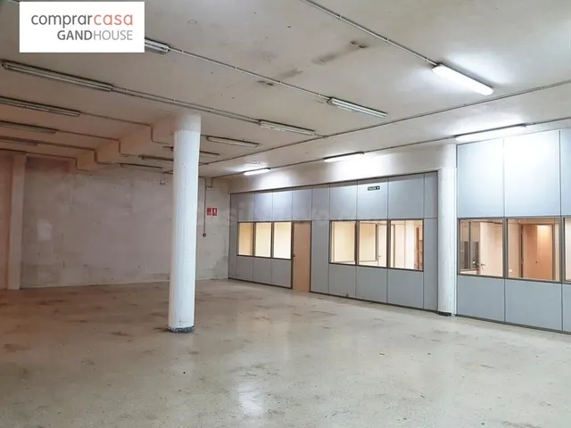 Fantástico Local en Esplugues de Llobregat — 3