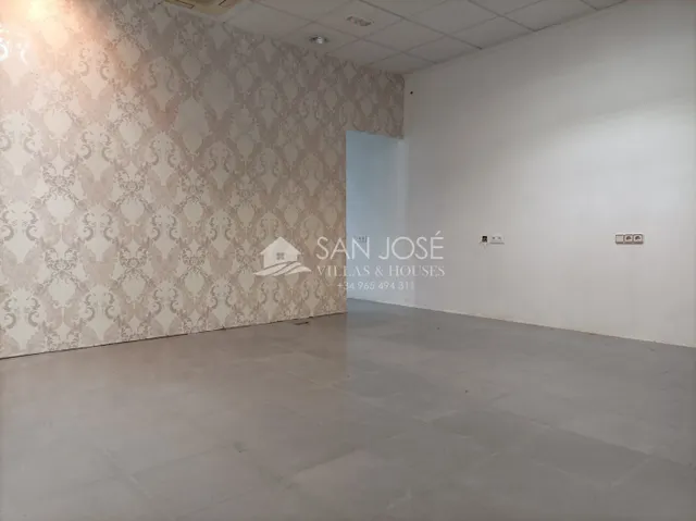 ALQUILER DE ESPACIOSO LOCAL COMERCIAL EN ASPE