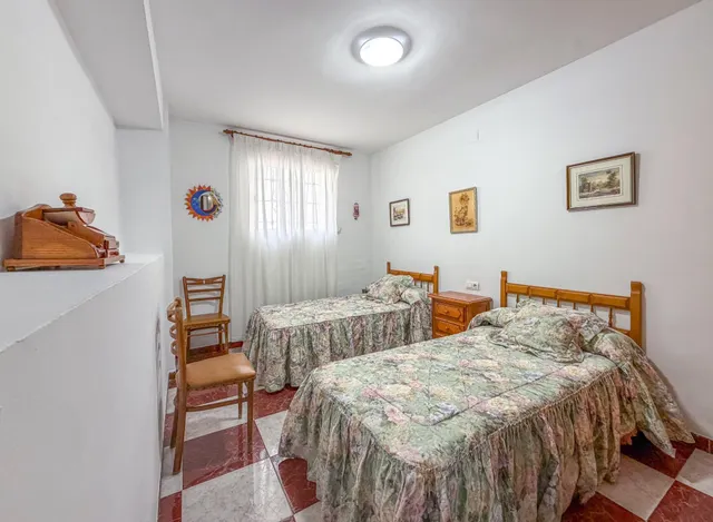 Casa independiente en la entrada de Pinos Genil. (A 10 minutos de Granada) — 11