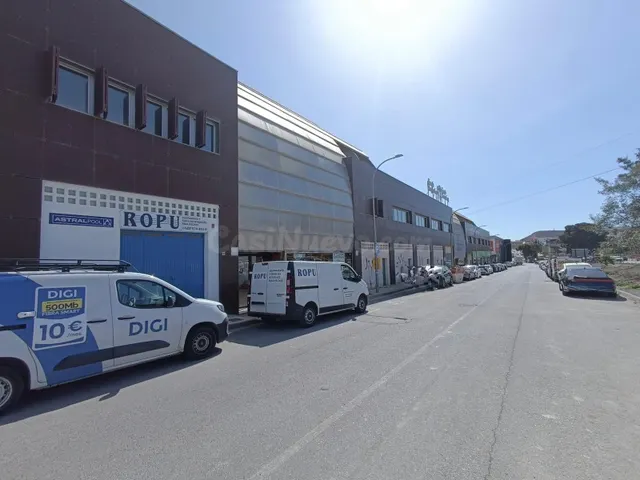 Local comercial 100m² en alquiler - HUERCAL LOS PINOS