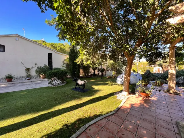 MAITINO AMPLIO CHALET CON PISCINA, PISTA DE TENIS CON VESTUARIOS Y BARBACOA — 42