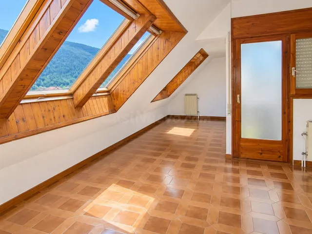 Ático con encanto en Andorra la Vella: comodidad, luz y tranquilidad — 2