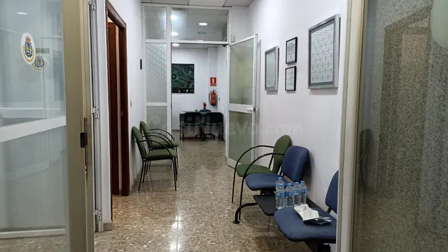 MAGNIFICO LOCAL ZONA ARENAL. VENTA POR JUBILACION. — 3