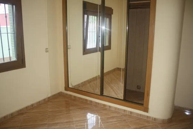 Fantástico Chalet Estilo Mediterráneo en Los Altos de Torrevieja con 3 Dormitorios y 4 Baños — 17