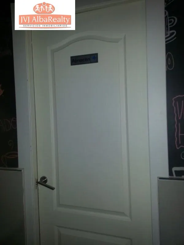VENDO BAR RECIEN REFORMADO EN EROSKI DE 70 MTS. — 10