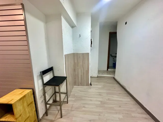 Local comercial con gran visibilidad en Santander — 8