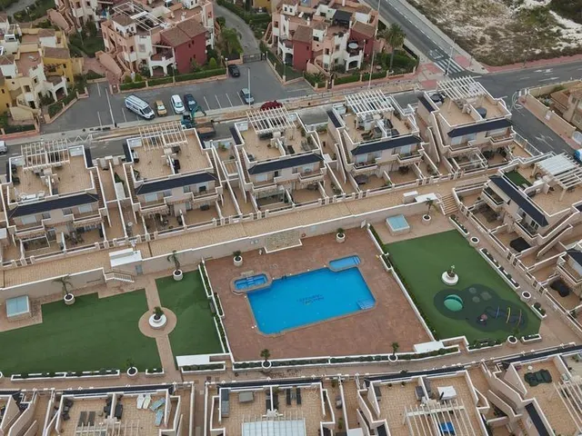 Adosado de 3 dormitorios con gran espacio exterior en Punta Prima — 43