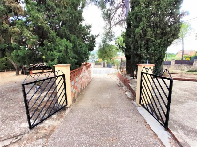 CASA DE CAMPO MUY CERCA DEL CASCO URBANO — 13