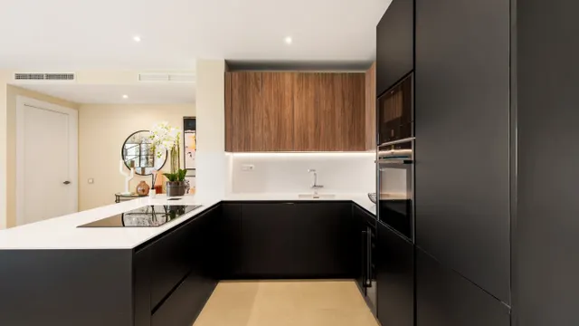 APARTAMENTO TOTALMENTE REFORMADO CON VISTAS DESPEJADAS AL MAR EN VENTA EN BAHÍA DEL VELERÍN, ESTEPON — 4