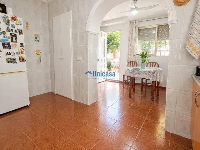 CHALET INDEPENDIENTE · 2 VIVIENDAS · PARCELA DE 422 M2 — 23