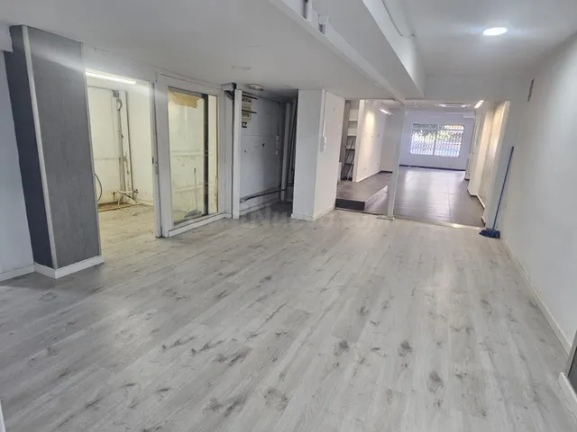 Amplio Local Comercial en Alquiler - Zona Hospital, Gandía — 2