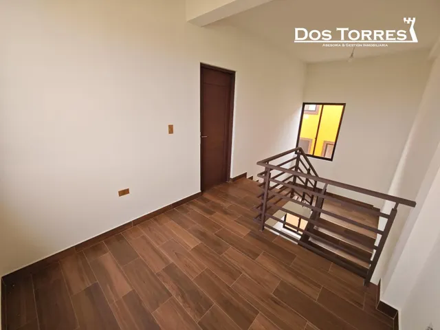 $us.- 129.500 Amplia casa nueva a estrenar, con 4 dormitorios, próximo a 4 esquinas. — 43